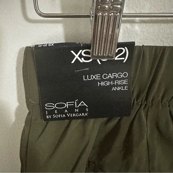 SOFIA VERGARA ☆ Luxe Cargo High-Rise Ankle Pants ☆ Size XS ☆ NWT - Picture 3 of 5